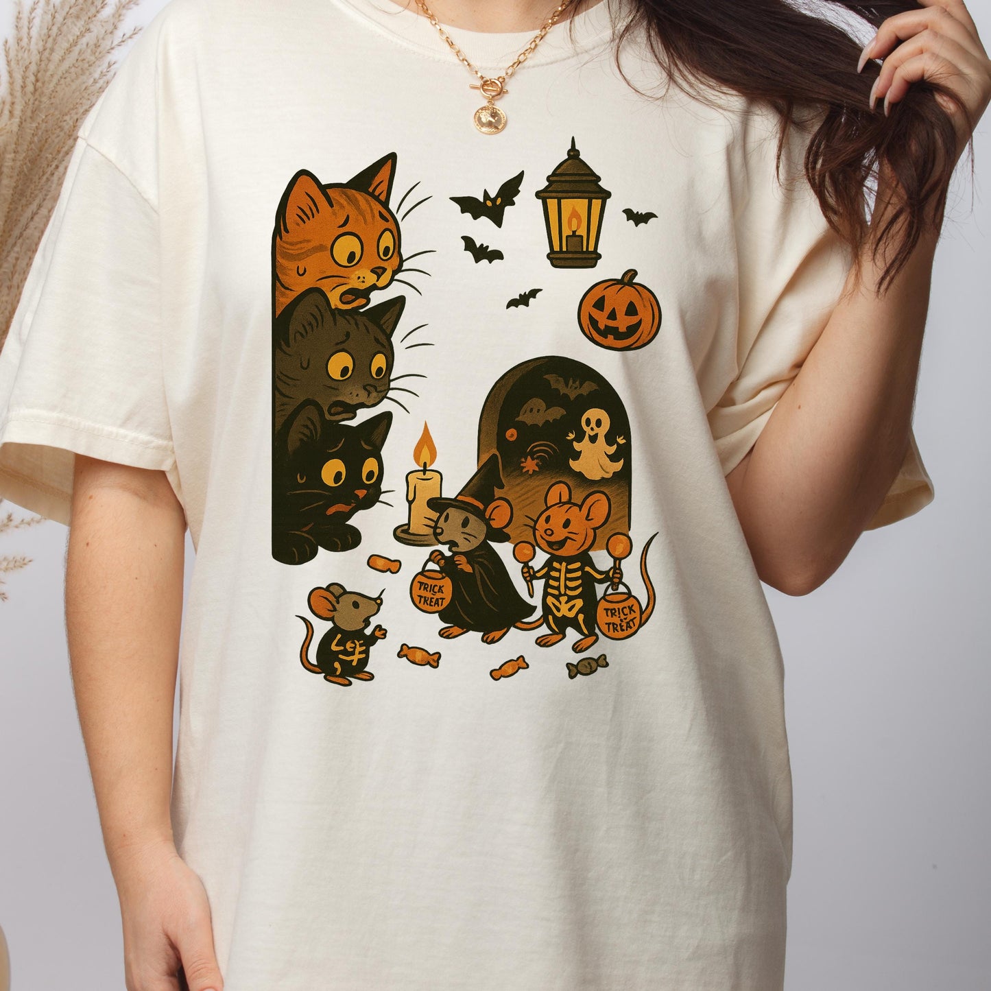 Halloween Cat T-Shirt – Retro Halloween Shirt With Spooky Scared Cat Design