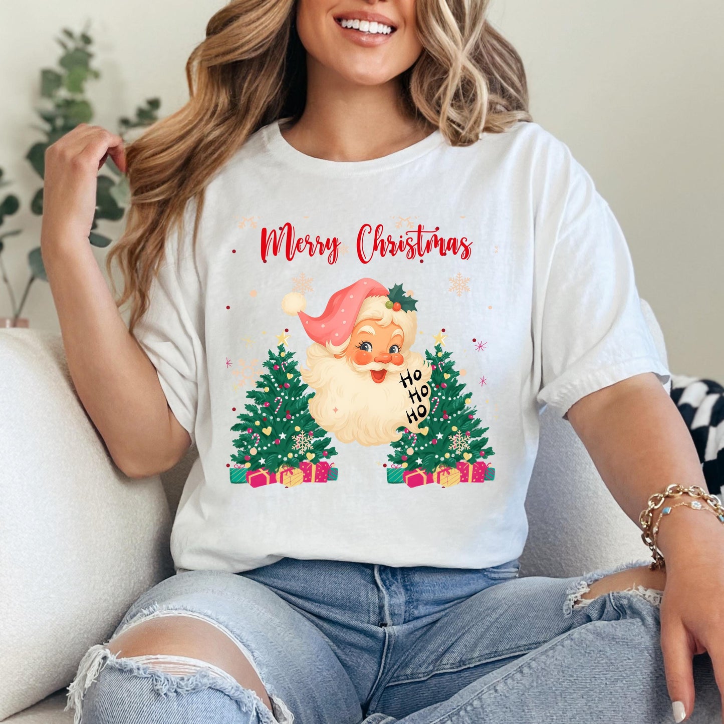Retro Pink Santa Christmas T-Shirt: Vintage Holiday Graphic Tee