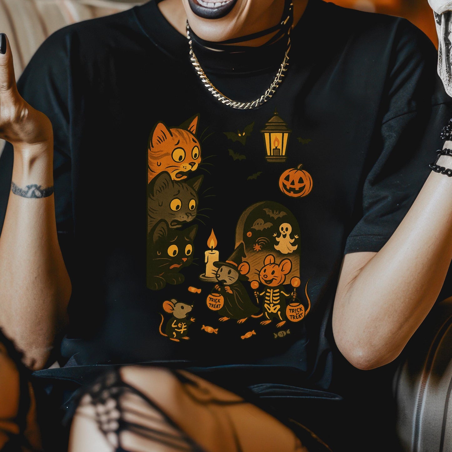 Halloween Cat T-Shirt – Retro Halloween Shirt With Spooky Scared Cat Design