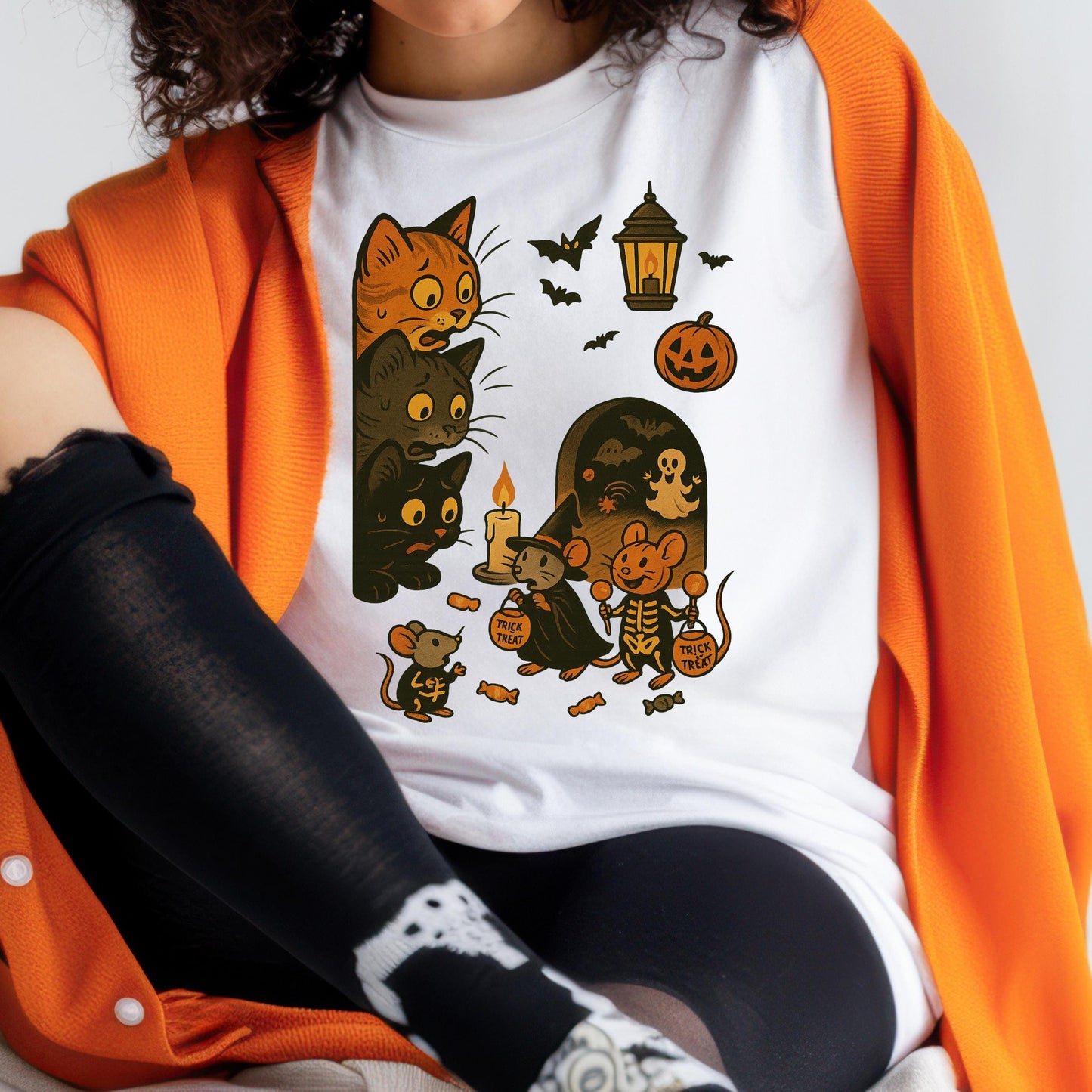 Halloween Cat T-Shirt – Retro Halloween Shirt With Spooky Scared Cat Design