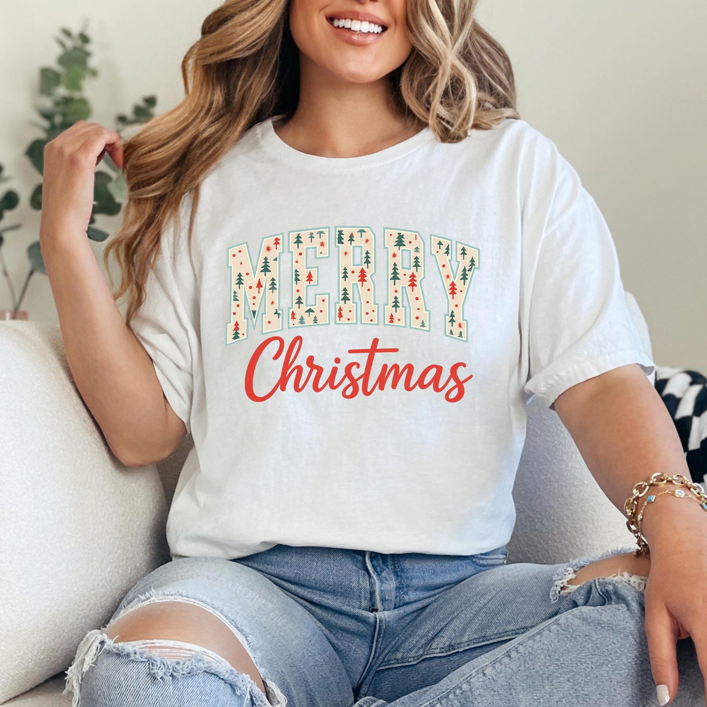 Retro Christmas T-Shirt – Cozy Christmas Tree Tee | Unisex Holiday Shirt