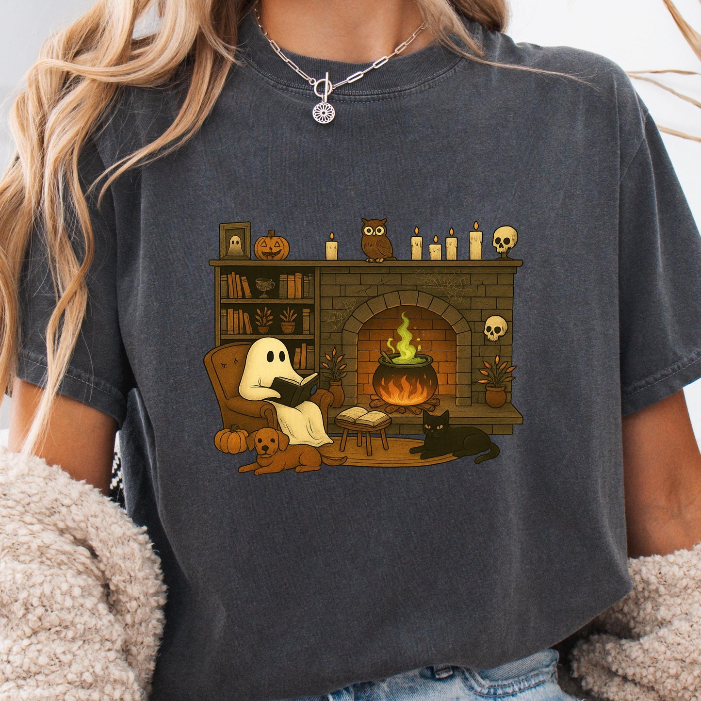 Halloween Ghost Shirt – Retro Halloween Tee | Cozy Reading T-Shirt For Book Lovers